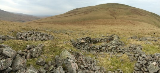 Rebult enclosure and cairns, Whoap